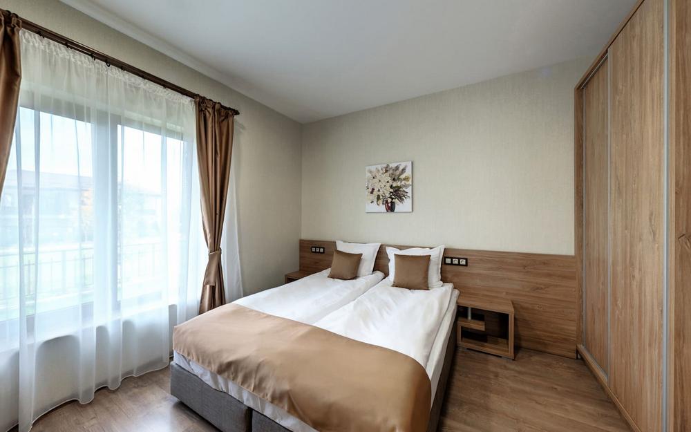 Double room at Villa Yustina Hotel with two beds and a wooden headboard